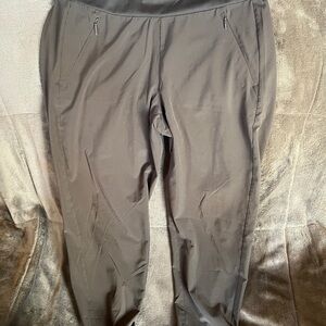 Athleta Gray Relaxed Fit Capris